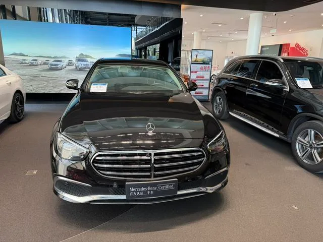 Mercedes-Benz E-Class 2022 Segundo cambio E 300 L De lujo Coche exterior foto 2 Mercedes-Benz E-Class 2022 Segundo cambio E 300 L De lujo Coche exterior foto 2