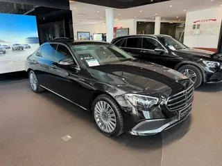 Mercedes-Benz E-Class 2022 Segundo cambio E 300 L De lujo Coche exterior foto 3 Mercedes-Benz E-Class 2022 Segundo cambio E 300 L De lujo Coche exterior foto 3