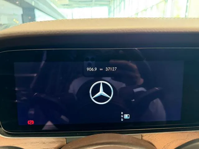 Mercedes-Benz E-Class 2022 Segundo cambio E 300 L De lujo Coche exterior foto 4 Mercedes-Benz E-Class 2022 Segundo cambio E 300 L De lujo Coche exterior foto 4