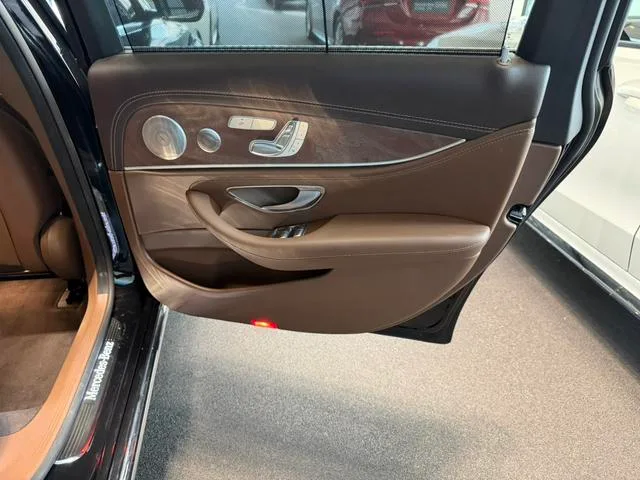 Mercedes-Benz E-Class 2022 Segundo cambio E 300 L De lujo Coche interior foto 10 Mercedes-Benz E-Class 2022 Segundo cambio E 300 L De lujo Coche interior foto 10