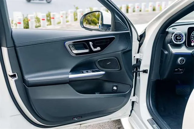 Mercedes-Benz C-Class 2023 Restyling C 260 L Sports version interior photo 12 Mercedes-Benz C-Class 2023 Restyling C 260 L Sports version interior photo 12