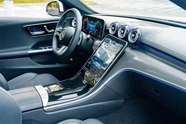 Mercedes-Benz C-Class 2023 Restyling C 260 L Sports version interior photo 14 Mercedes-Benz C-Class 2023 Restyling C 260 L Sports version interior photo 14