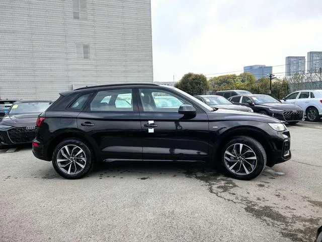 Audi Q5L 2023 40T Deluxe Dynamic interior photo 12 Audi Q5L 2023 40T Deluxe Dynamic interior photo 12