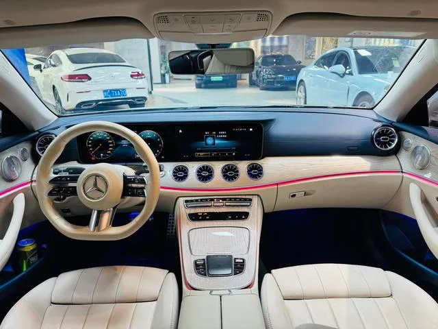 Mercedes-Benz E-Class (Imported) 2023 E 260 Coupé intérieur photo 6 Mercedes-Benz E-Class (Imported) 2023 E 260 Coupé intérieur photo 6
