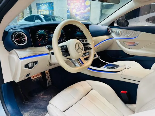 Mercedes-Benz E-Class (Imported) 2023 E 260 Coupé intérieur photo 7 Mercedes-Benz E-Class (Imported) 2023 E 260 Coupé intérieur photo 7