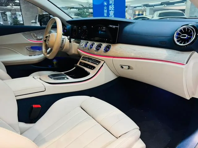 Mercedes-Benz E-Class (Imported) 2023 E 260 Coupé intérieur photo 8 Mercedes-Benz E-Class (Imported) 2023 E 260 Coupé intérieur photo 8