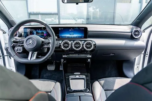 Mercedes-Benz A-Class 2025 A 200 L Fashion Edition interior photo 13 Mercedes-Benz A-Class 2025 A 200 L Fashion Edition interior photo 13