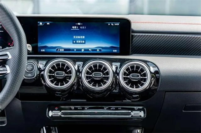 Mercedes-Benz A-Class 2025 A 200 L Fashion Edition interior photo 14 Mercedes-Benz A-Class 2025 A 200 L Fashion Edition interior photo 14