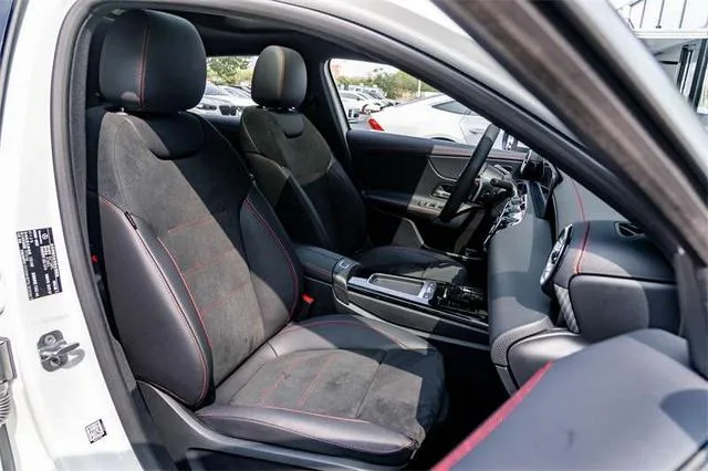 Mercedes-Benz A-Class 2025 A 200 L Fashion Edition interior photo 19 Mercedes-Benz A-Class 2025 A 200 L Fashion Edition interior photo 19