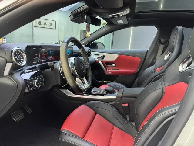 Mercedes-Benz CLA AMG 2020 AMG CLA 45 4MATIC interior foto 6 Mercedes-Benz CLA AMG 2020 AMG CLA 45 4MATIC interior foto 6
