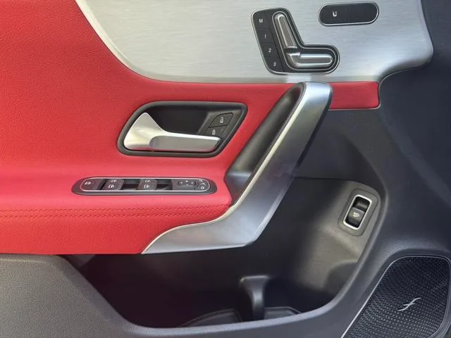 Mercedes-Benz CLA AMG 2020 AMG CLA 45 4MATIC interior foto 9 Mercedes-Benz CLA AMG 2020 AMG CLA 45 4MATIC interior foto 9