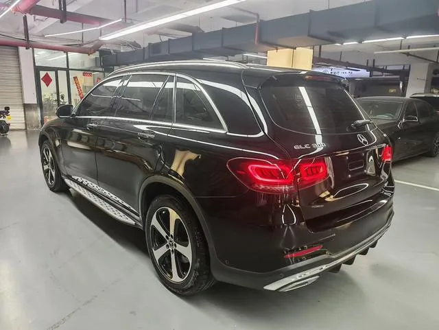 Mercedes-Benz GLC 2022 GLC 260 L 4MATIC Dynamic exterior photo 4 Mercedes-Benz GLC 2022 GLC 260 L 4MATIC Dynamic exterior photo 4