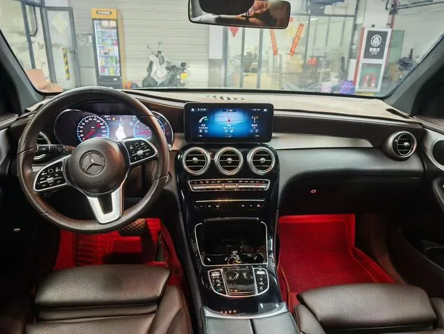 Mercedes-Benz GLC 2022 GLC 260 L 4MATIC Dynamic interior photo 8 Mercedes-Benz GLC 2022 GLC 260 L 4MATIC Dynamic interior photo 8