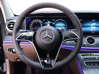 Mercedes-Benz E-Class 2022 Segundo cambio E 300 L De lujo Coche interior foto 17 Mercedes-Benz E-Class 2022 Segundo cambio E 300 L De lujo Coche interior foto 17