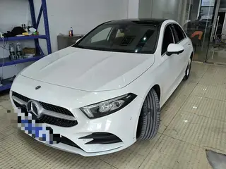 Mercedes-Benz A-Class 2022 Mise à jour A 200 L Version dynamique de la voiture de sport extérieur photo 1 Mercedes-Benz A-Class 2022 Mise à jour A 200 L Version dynamique de la voiture de sport extérieur photo 1