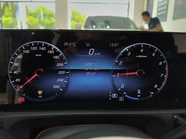 Mercedes-Benz A-Class 2022 Mise à jour A 200 L Version dynamique de la voiture de sport intérieur photo 6 Mercedes-Benz A-Class 2022 Mise à jour A 200 L Version dynamique de la voiture de sport intérieur photo 6