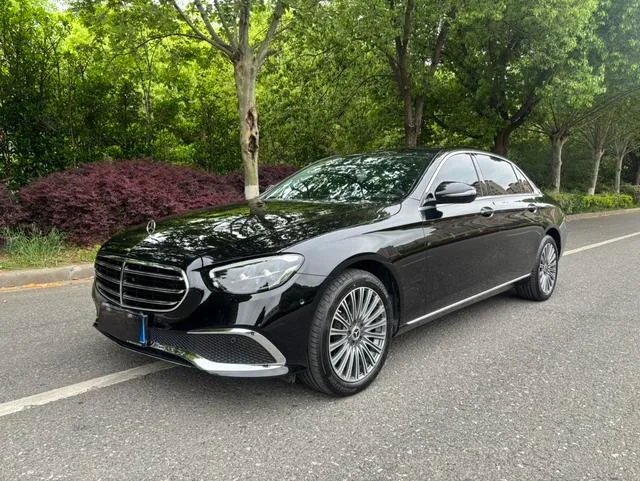 Mercedes-Benz E-Class 2023 E 260 L Coche exterior foto 1 Mercedes-Benz E-Class 2023 E 260 L Coche exterior foto 1