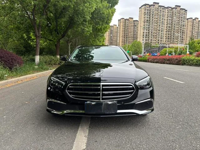 Mercedes-Benz E-Class 2023 E 260 L Coche exterior foto 2 Mercedes-Benz E-Class 2023 E 260 L Coche exterior foto 2