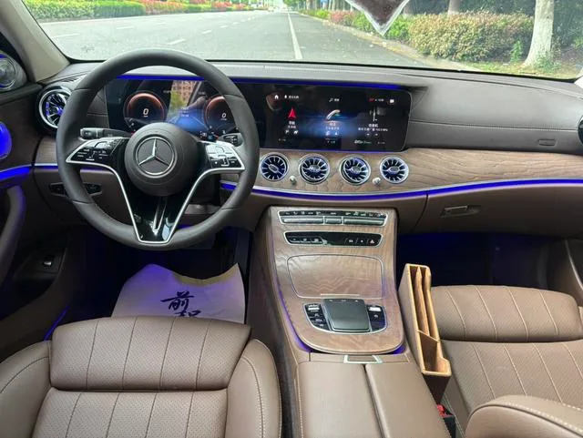 Mercedes-Benz E-Class 2023 E 260 L Coche interior foto 10 Mercedes-Benz E-Class 2023 E 260 L Coche interior foto 10