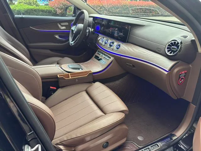 Mercedes-Benz E-Class 2023 E 260 L Coche interior foto 11 Mercedes-Benz E-Class 2023 E 260 L Coche interior foto 11