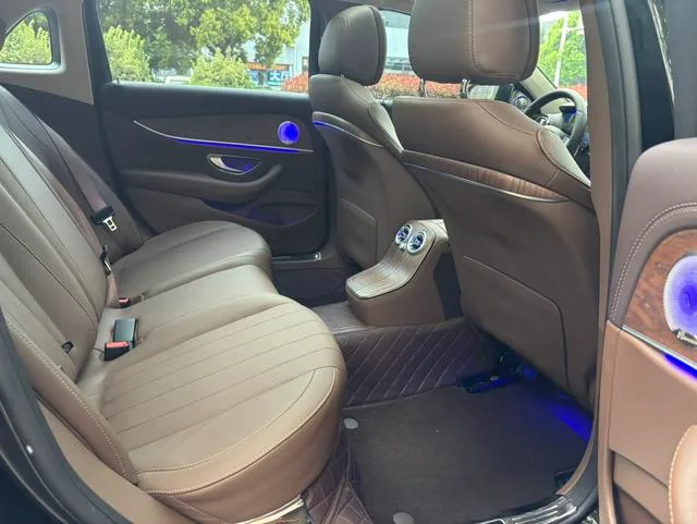 Mercedes-Benz E-Class 2023 E 260 L Coche interior foto 12 Mercedes-Benz E-Class 2023 E 260 L Coche interior foto 12