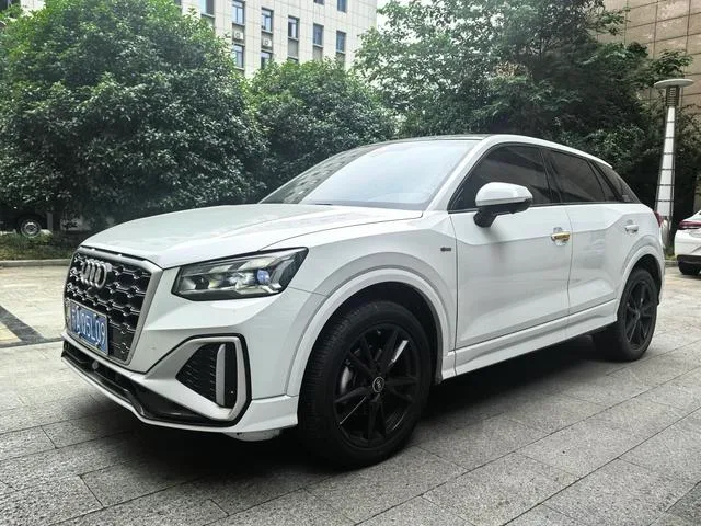 Audi Q2L 2022 35 TFSI Tipo dinámico agresivo exterior foto 1 Audi Q2L 2022 35 TFSI Tipo dinámico agresivo exterior foto 1