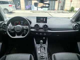 Audi Q2L 2022 35 TFSI Tipo dinámico agresivo interior foto 6 Audi Q2L 2022 35 TFSI Tipo dinámico agresivo interior foto 6