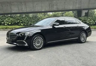 Mercedes-Benz E-Class 2022 Tres cambios E 300 L Estilo de moda Coche exterior foto 1 Mercedes-Benz E-Class 2022 Tres cambios E 300 L Estilo de moda Coche exterior foto 1