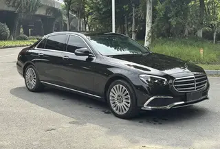 Mercedes-Benz E-Class 2022 Tres cambios E 300 L Estilo de moda Coche exterior foto 2 Mercedes-Benz E-Class 2022 Tres cambios E 300 L Estilo de moda Coche exterior foto 2