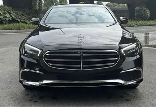 Mercedes-Benz E-Class 2022 Tres cambios E 300 L Estilo de moda Coche exterior foto 3 Mercedes-Benz E-Class 2022 Tres cambios E 300 L Estilo de moda Coche exterior foto 3