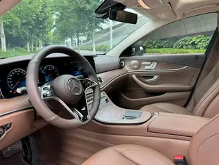 Mercedes-Benz E-Class 2022 Tres cambios E 300 L Estilo de moda Coche exterior foto 4 Mercedes-Benz E-Class 2022 Tres cambios E 300 L Estilo de moda Coche exterior foto 4