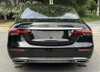 Mercedes-Benz E-Class 2022 Tres cambios E 300 L Estilo de moda Coche interior foto 10 Mercedes-Benz E-Class 2022 Tres cambios E 300 L Estilo de moda Coche interior foto 10