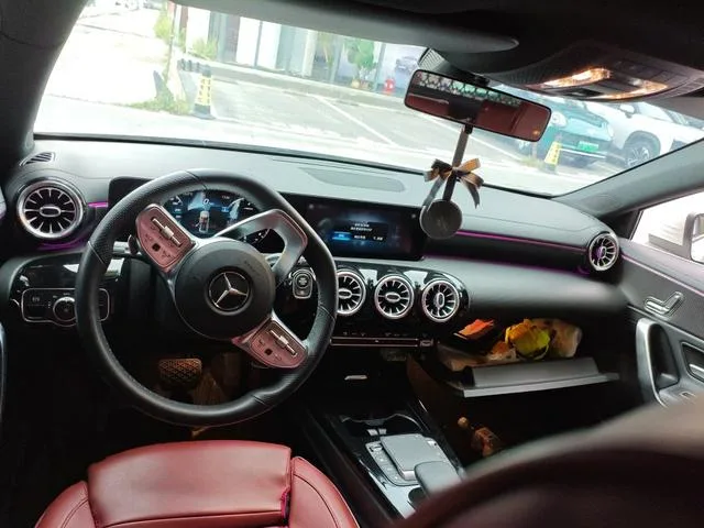 Mercedes-Benz A-Class 2021 A 200 L Voiture de sport version mode extérieur photo 5 Mercedes-Benz A-Class 2021 A 200 L Voiture de sport version mode extérieur photo 5