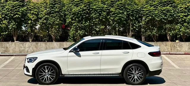 Mercedes-Benz GLC Coupe 2021 GLC 300 4MATIC coupe SUV interior photo 8 Mercedes-Benz GLC Coupe 2021 GLC 300 4MATIC coupe SUV interior photo 8