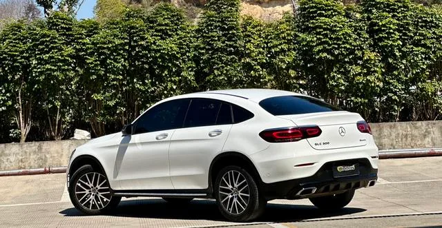 Mercedes-Benz GLC Coupe 2021 GLC 300 4MATIC coupe SUV interior photo 9 Mercedes-Benz GLC Coupe 2021 GLC 300 4MATIC coupe SUV interior photo 9