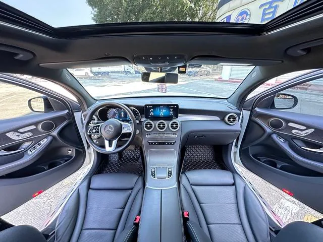 Mercedes-Benz GLC Coupe 2021 GLC 300 4MATIC coupe SUV interior photo 10 Mercedes-Benz GLC Coupe 2021 GLC 300 4MATIC coupe SUV interior photo 10