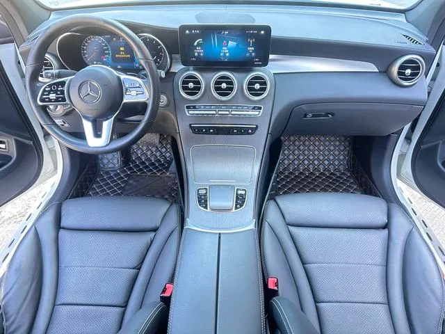 Mercedes-Benz GLC Coupe 2021 GLC 300 4MATIC coupe SUV interior photo 11 Mercedes-Benz GLC Coupe 2021 GLC 300 4MATIC coupe SUV interior photo 11