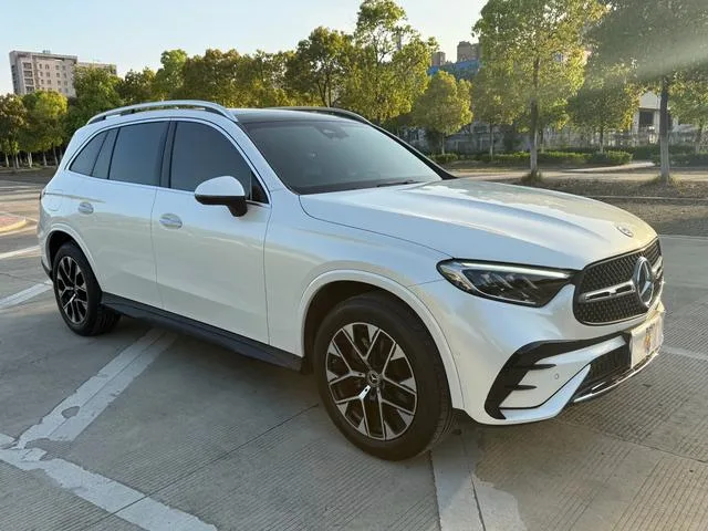 Mercedes-Benz GLC 2023 GLC 260 L 4MATIC De lujo 5 Asiento exterior foto 3 Mercedes-Benz GLC 2023 GLC 260 L 4MATIC De lujo 5 Asiento exterior foto 3