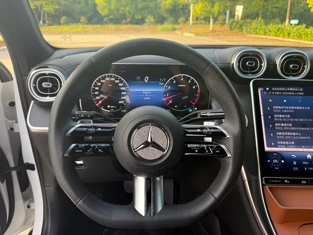 Mercedes-Benz GLC 2023 GLC 260 L 4MATIC De lujo 5 Asiento exterior foto 4 Mercedes-Benz GLC 2023 GLC 260 L 4MATIC De lujo 5 Asiento exterior foto 4