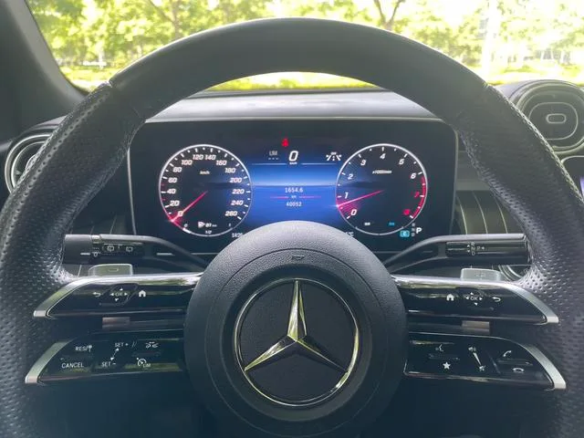 Mercedes-Benz GLC 2023 Restyling GLC 260 L 4MATIC Luxury type 5 seat interior photo 19 Mercedes-Benz GLC 2023 Restyling GLC 260 L 4MATIC Luxury type 5 seat interior photo 19