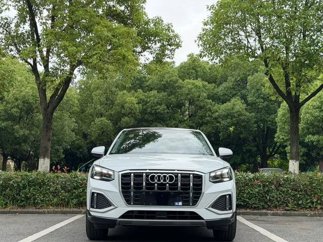 Audi Q2L 2024 35 TFSI Moda y elegante exterior foto 2
