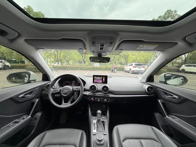Audi Q2L 2024 35 TFSI Moda y elegante exterior foto 4