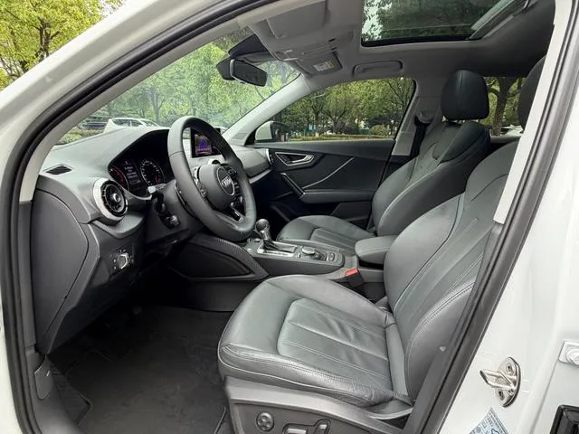 Audi Q2L 2024 35 TFSI Moda y elegante exterior foto 5