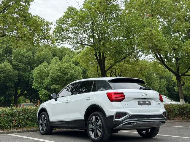 Audi Q2L 2024 35 TFSI Moda y elegante interior foto 7
