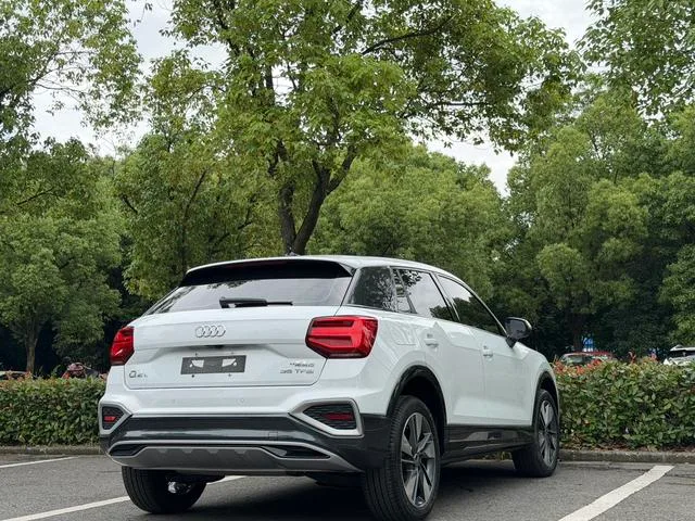 Audi Q2L 2024 35 TFSI Moda y elegante interior foto 8