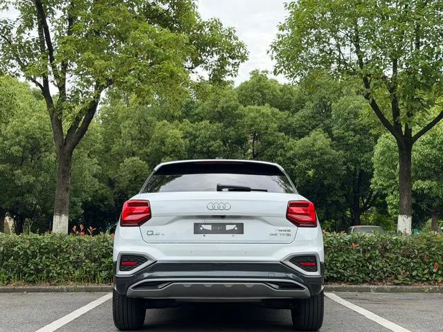 Audi Q2L 2024 35 TFSI Moda y elegante interior foto 9