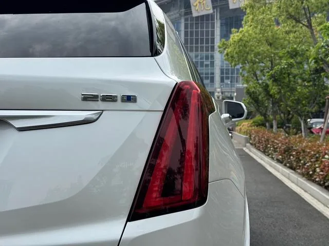 Cadillac XT5 2022 2.0T Modèle de luxe à deux roues motrices extérieur photo 8 Cadillac XT5 2022 2.0T Modèle de luxe à deux roues motrices extérieur photo 8