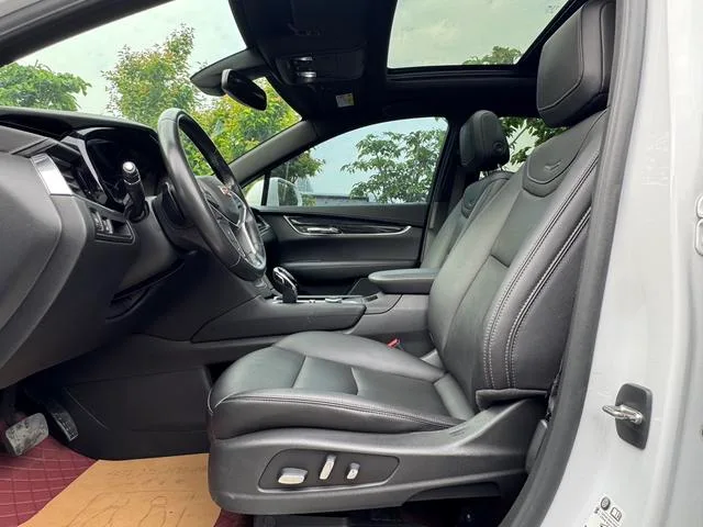 Cadillac XT5 2022 2.0T Modèle de luxe à deux roues motrices intérieur photo 13 Cadillac XT5 2022 2.0T Modèle de luxe à deux roues motrices intérieur photo 13