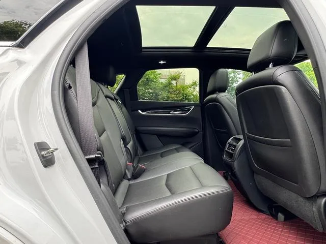 Cadillac XT5 2022 2.0T Modèle de luxe à deux roues motrices intérieur photo 15 Cadillac XT5 2022 2.0T Modèle de luxe à deux roues motrices intérieur photo 15