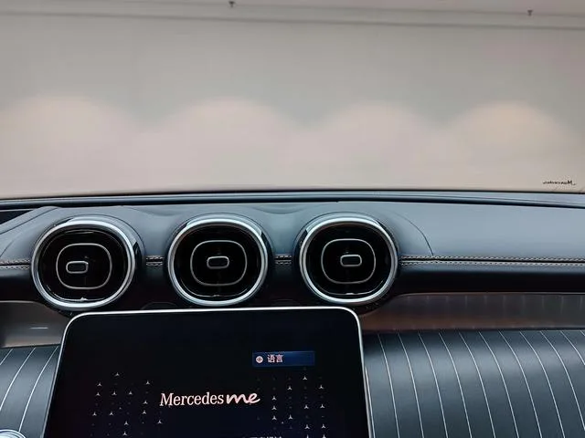 Mercedes-Benz GLC 2023 GLC 300 L 4MATIC De lujo 7 Asiento interior foto 15 Mercedes-Benz GLC 2023 GLC 300 L 4MATIC De lujo 7 Asiento interior foto 15